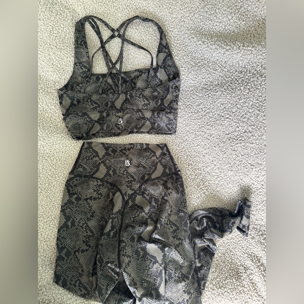 Buff Bunny Collection Snake Print Bra and Leggings Set - Picture 3 of 8